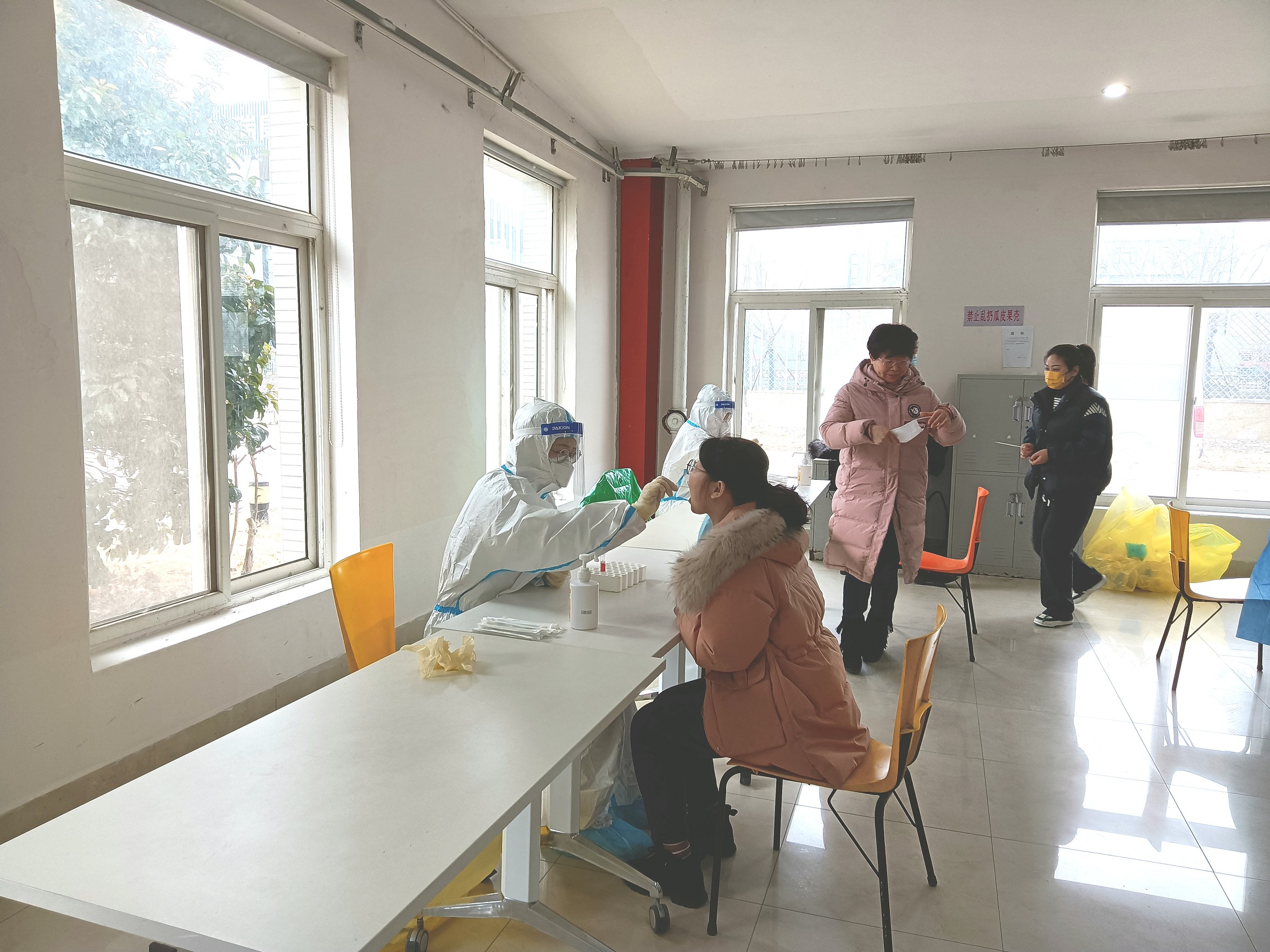 20220218112455_chi3e5m91c 黛安芬组织全员核酸检测 3_眸目压缩.jpg