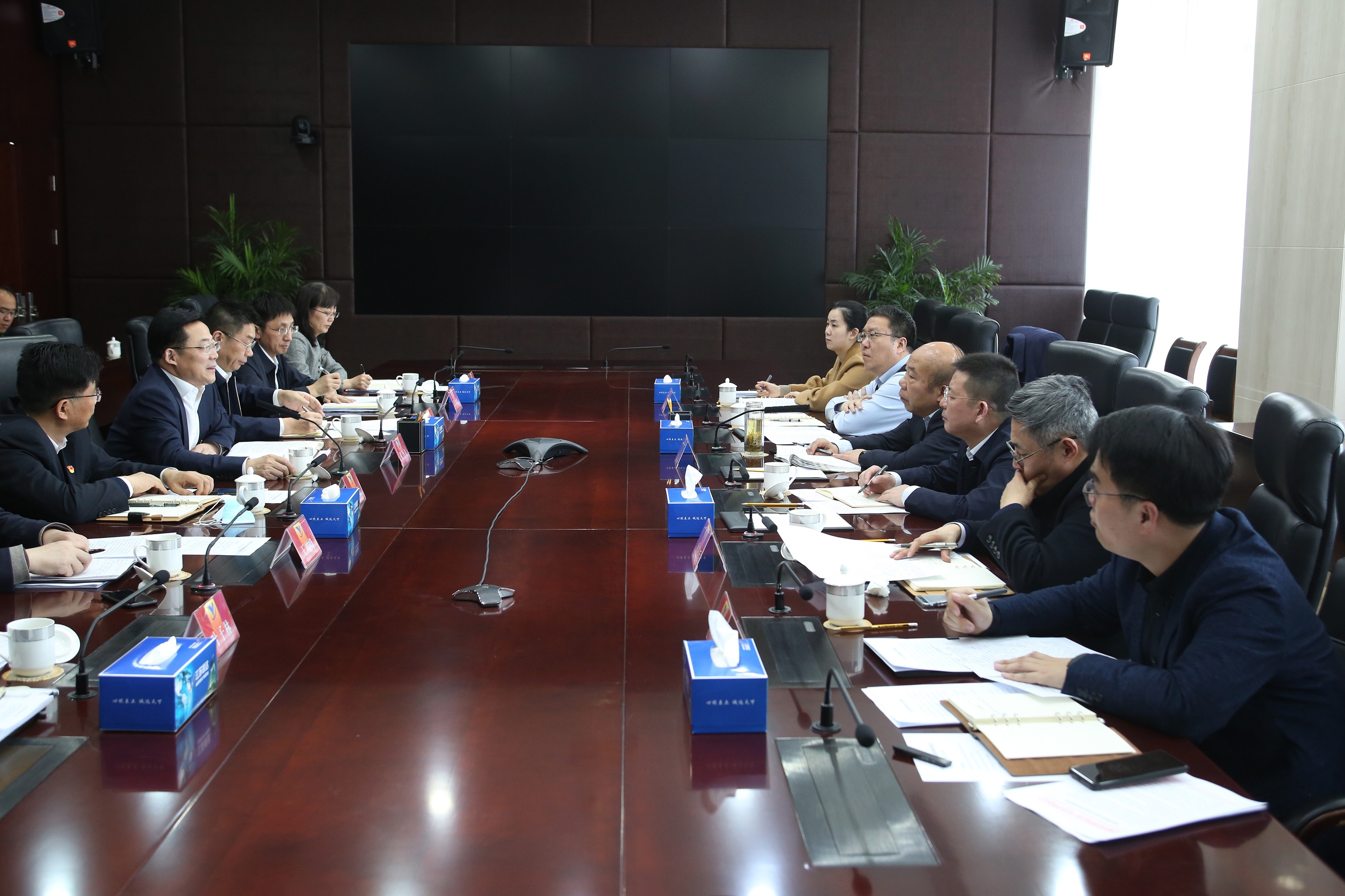20220309095529_sm5ecmyk9q 国资委调研w66.com 1_眸目压缩.jpg