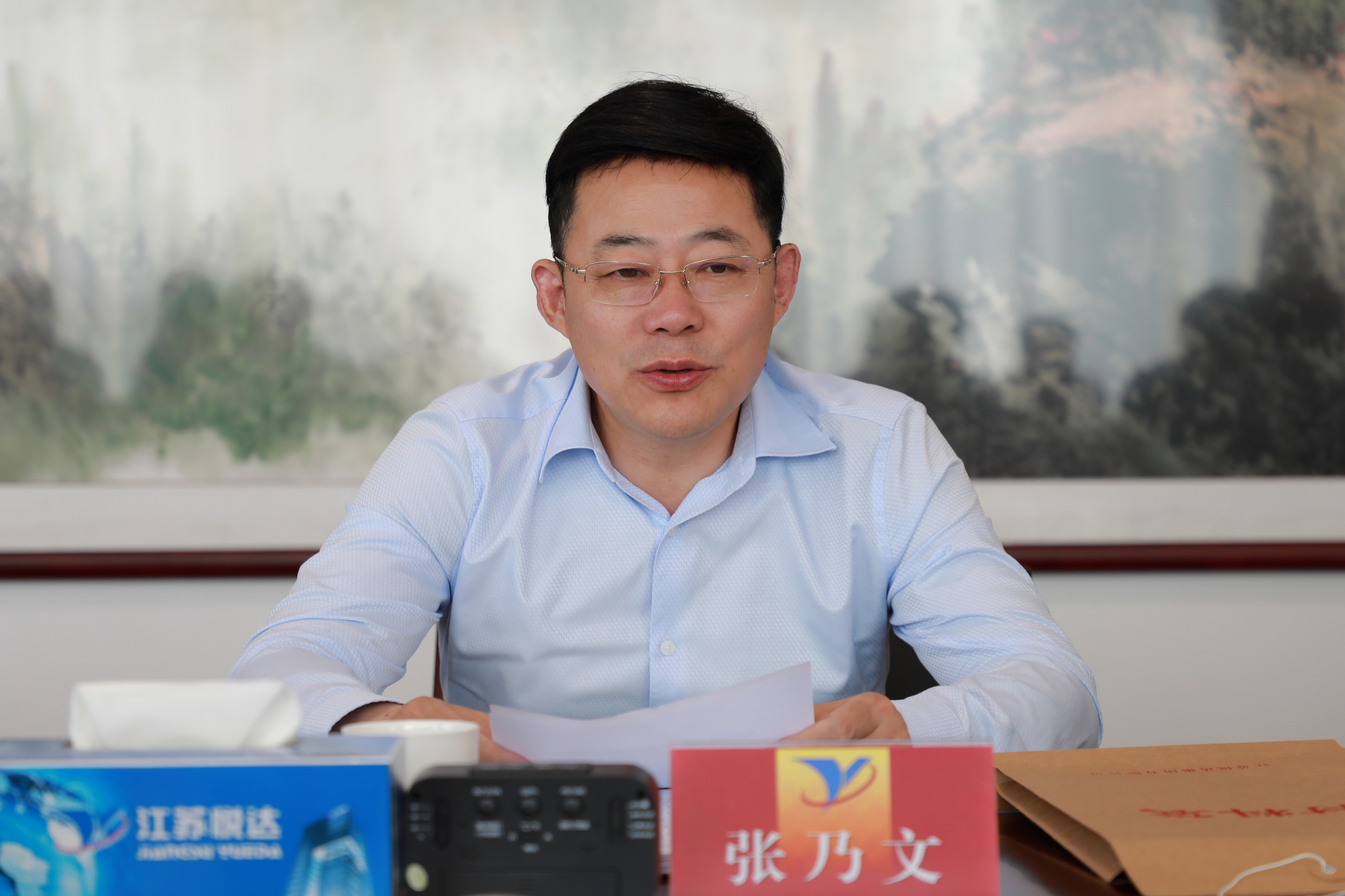 集团党委中心组集中旁观安全出产专题片1_眸目压缩.jpg