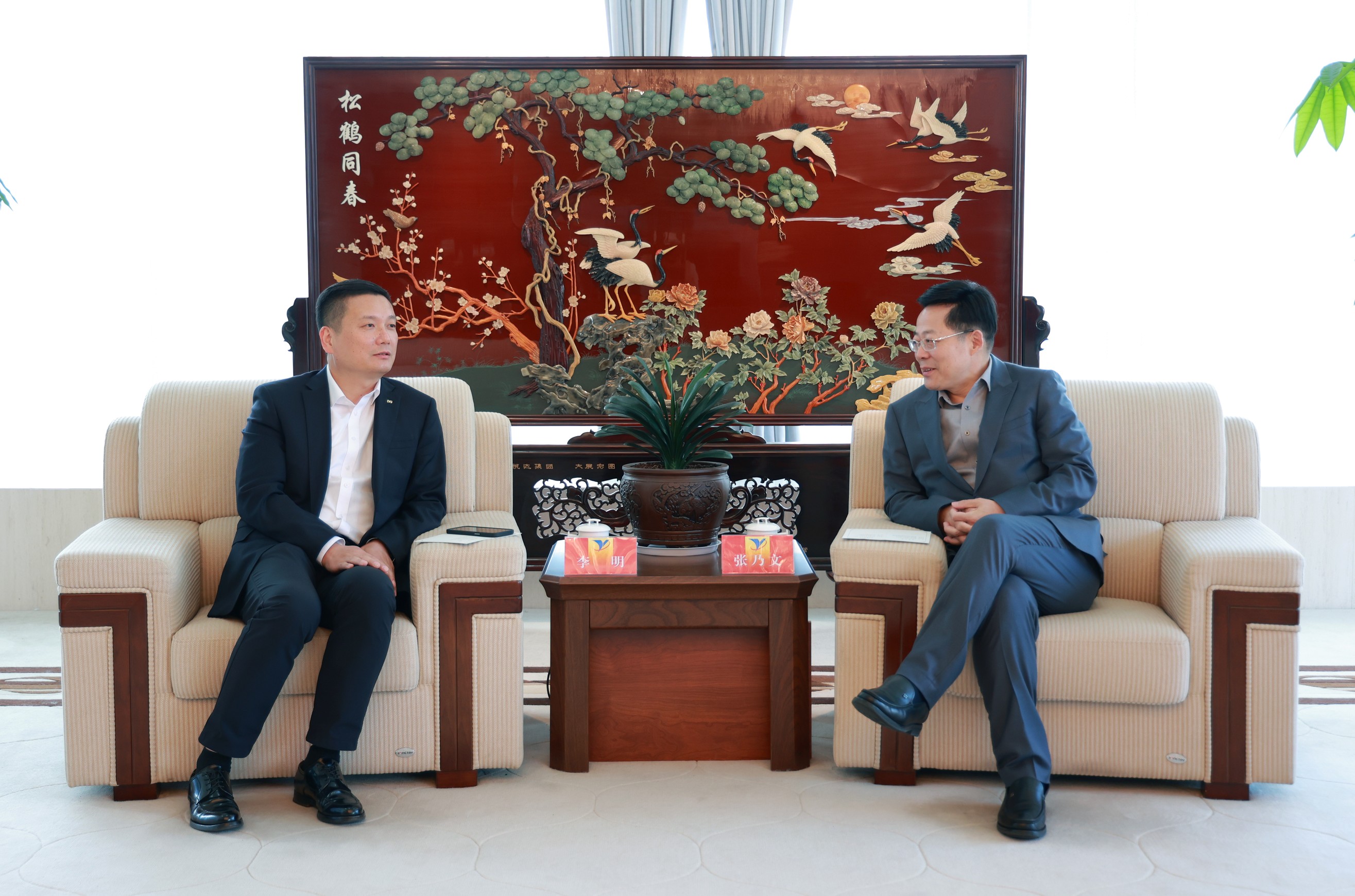 20230425205334_1vn2o9epwv 张乃文会见浦发银行黄石分行行长李明(1)_眸目压缩.jpg